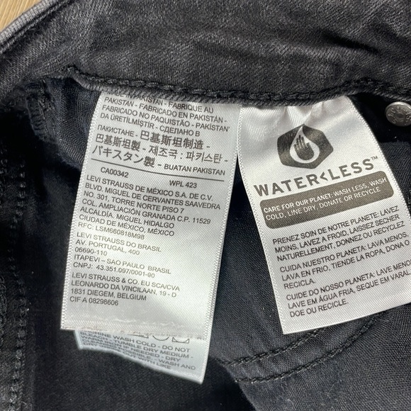 Levi’s Women’s Black 711 Mid Rise Skinny Jeans, size 32 - Picture 3 of 11